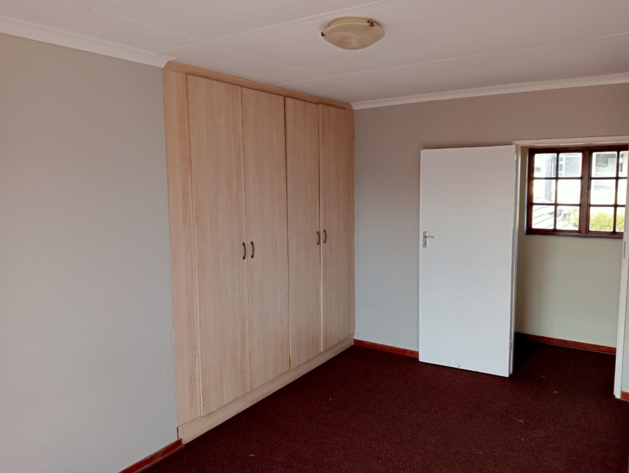 To Let 4 Bedroom Property for Rent in Langenhovenpark Free State